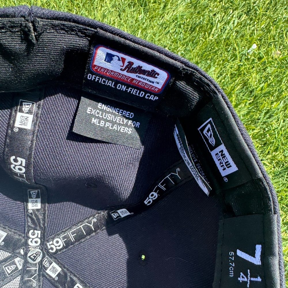 New York Yankees hat size 7 1/4 navy - Picture 3 of 4
